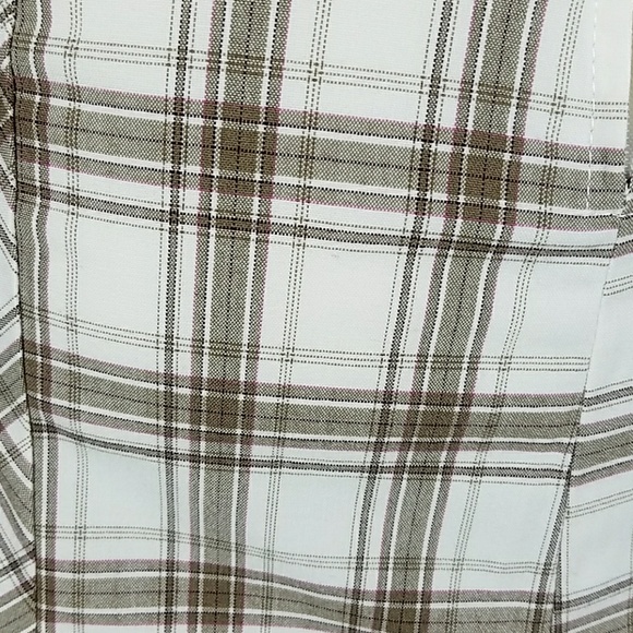 Get ready for spring in this Adorable skirt - Picture 3 of 5